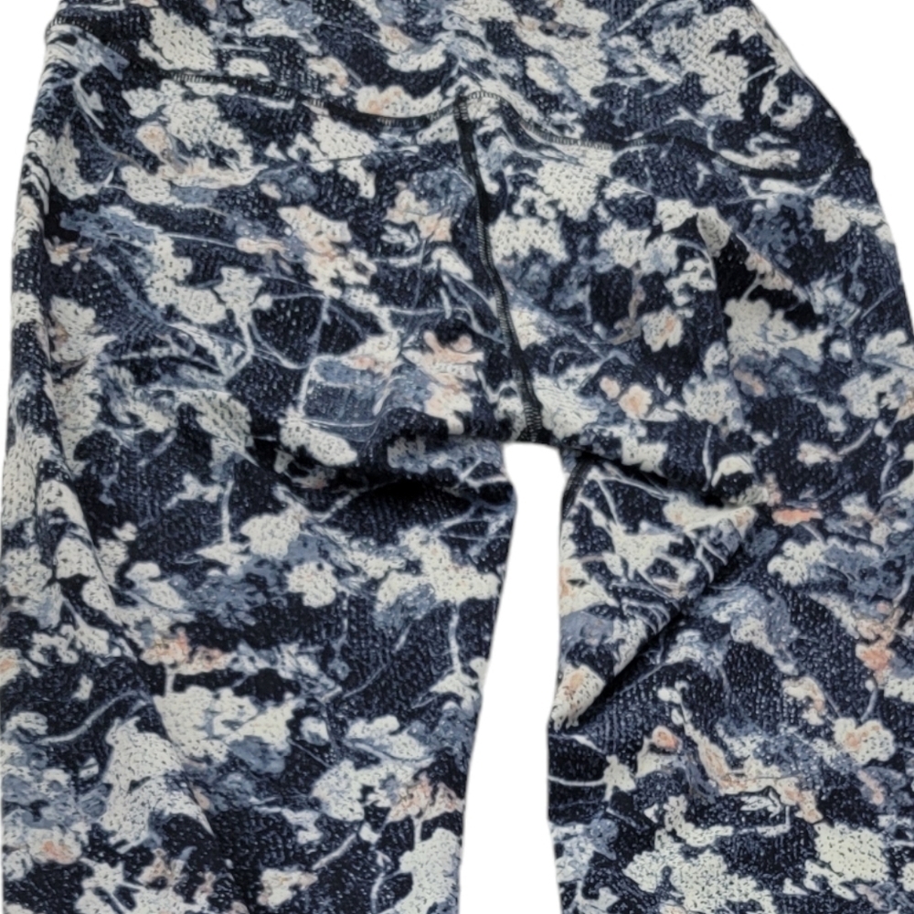 Lululemon Athletica woman's size 8 in floral Limited edition high-rise leggings. - Picture 4 of 4